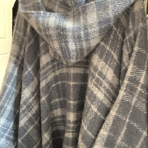 Ulla Popken NWOT stunning pale blue plaid hooded ruana . Fringed . Beautiful!! - Picture 12 of 12